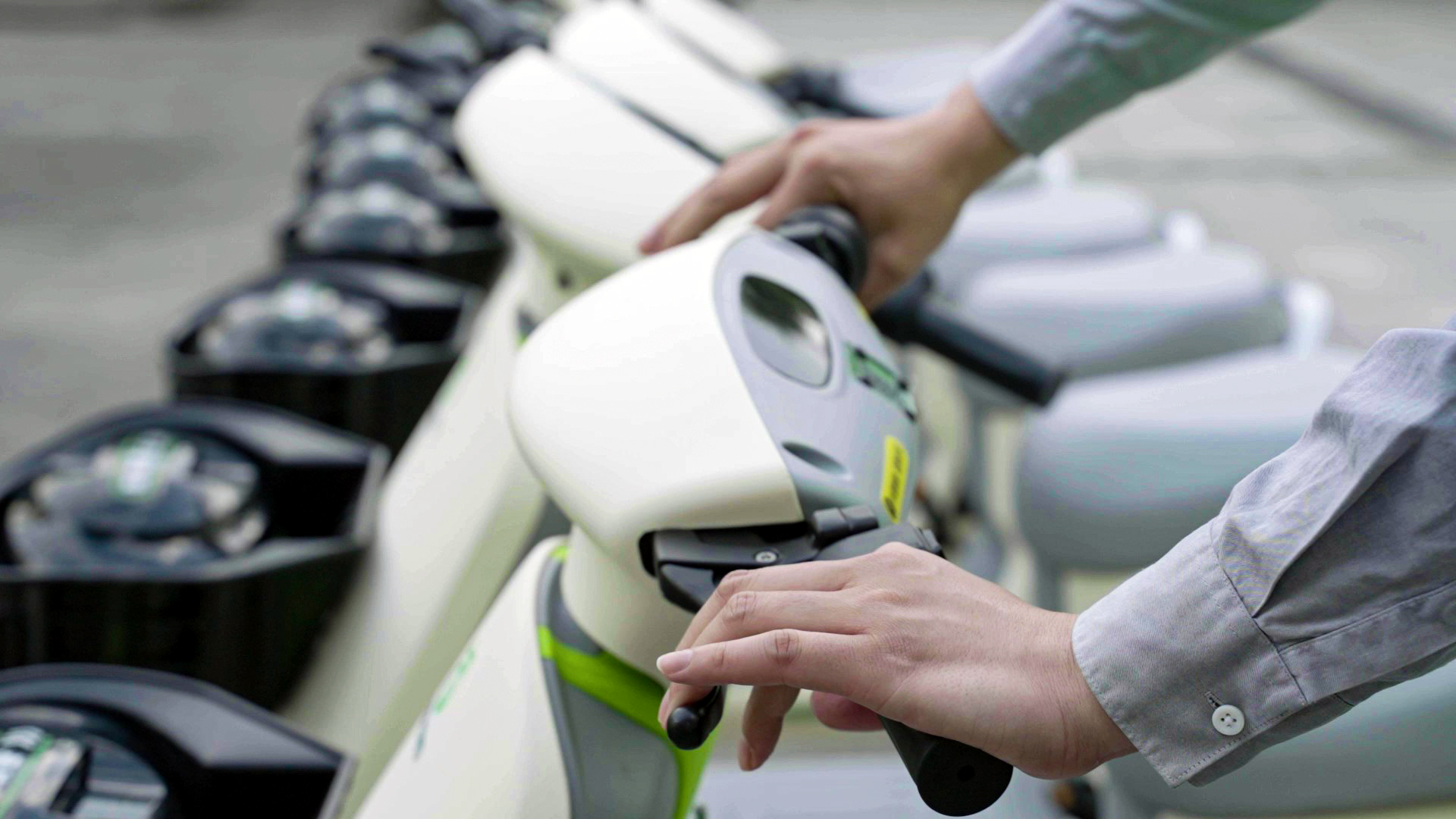 騎共享電動(dòng)車(chē)注意觀察電量 騎共享電動(dòng)車(chē)注意觀察電量